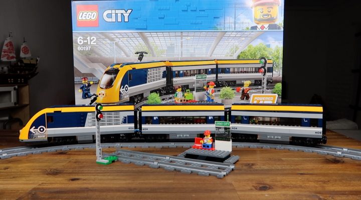 LEGO City Passenger Train 60197 full 2018 review