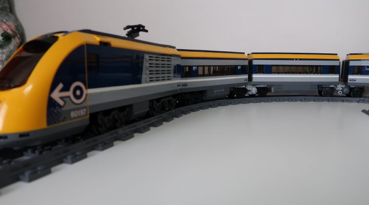 Dual LEGO City 2018 Passenger Trains Modified with Jacobs bogies! 60197