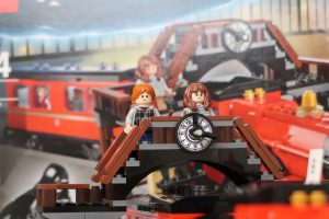 Harry Potter LEGO Hogwarts Express 75955 Ron Weasley and Hermione Granger
