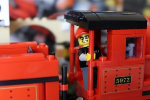 GJBricks gets to drive the LEGO Hogwarts Express 75955