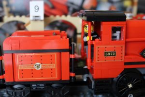 GJBricks gets to drive the LEGO Hogwarts Express 75955