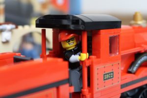 GJBricks gets to drive the LEGO Hogwarts Express 75955