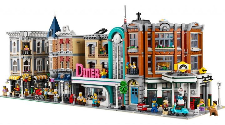 LEGO Creator Expert 10264 Corner Garage with other Modulars