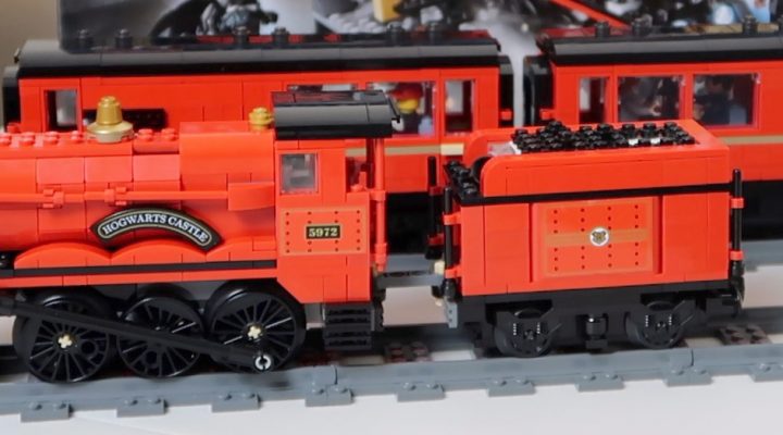 Custom LEGO Hogwarts Express Train and Carriages MOC (set 75955)