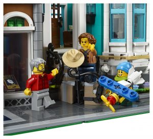 LEGO Creator Bookshop Minifigure Street Scene 2