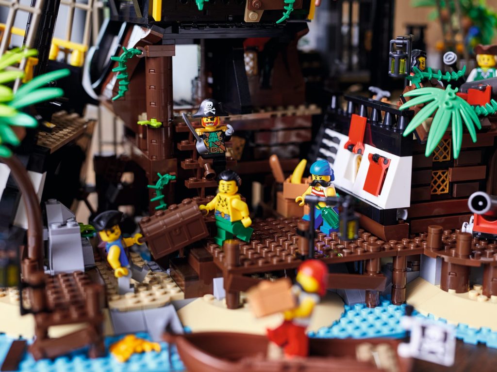 Pirates of Barracuda Bay 21322 | LEGO Ideas | Treasure Chest