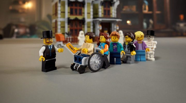 LEGO Haunted House 10273 Queue