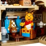 LEGO Winnie the Pooh 21326 - Pooh eating honey