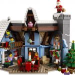 LEGO Winter Village Santa’s Visit (10293) - Interior