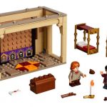 LEGO Harry Potter Hogwarts Gryffindor Dorms 40452 gwp promotion - hero shot